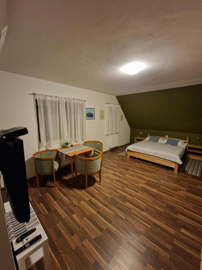 Guest House Wolf II Plitvicka Jezera Exterior foto