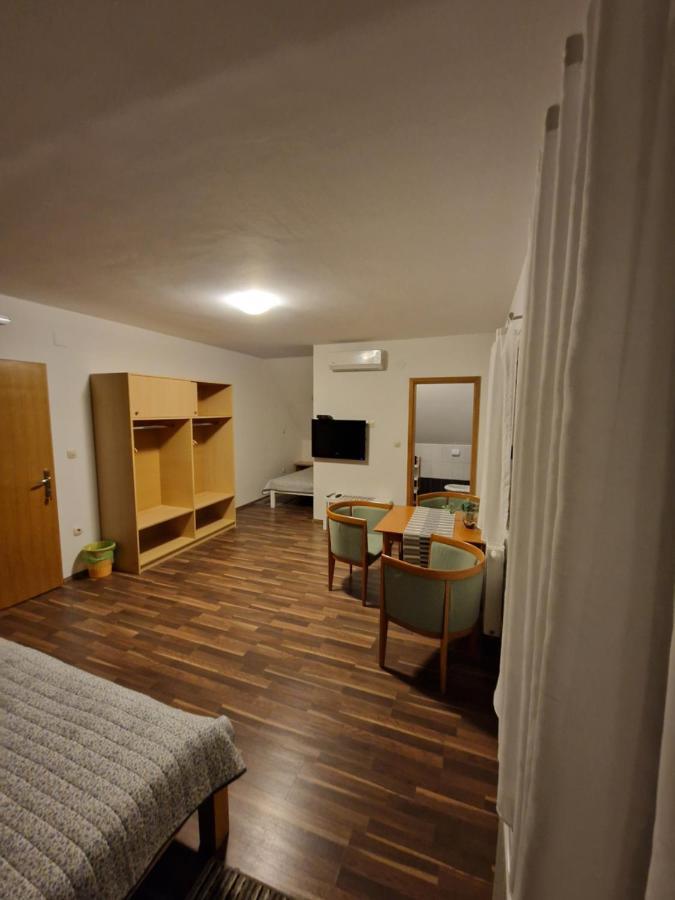 Guest House Wolf II Plitvicka Jezera Exterior foto