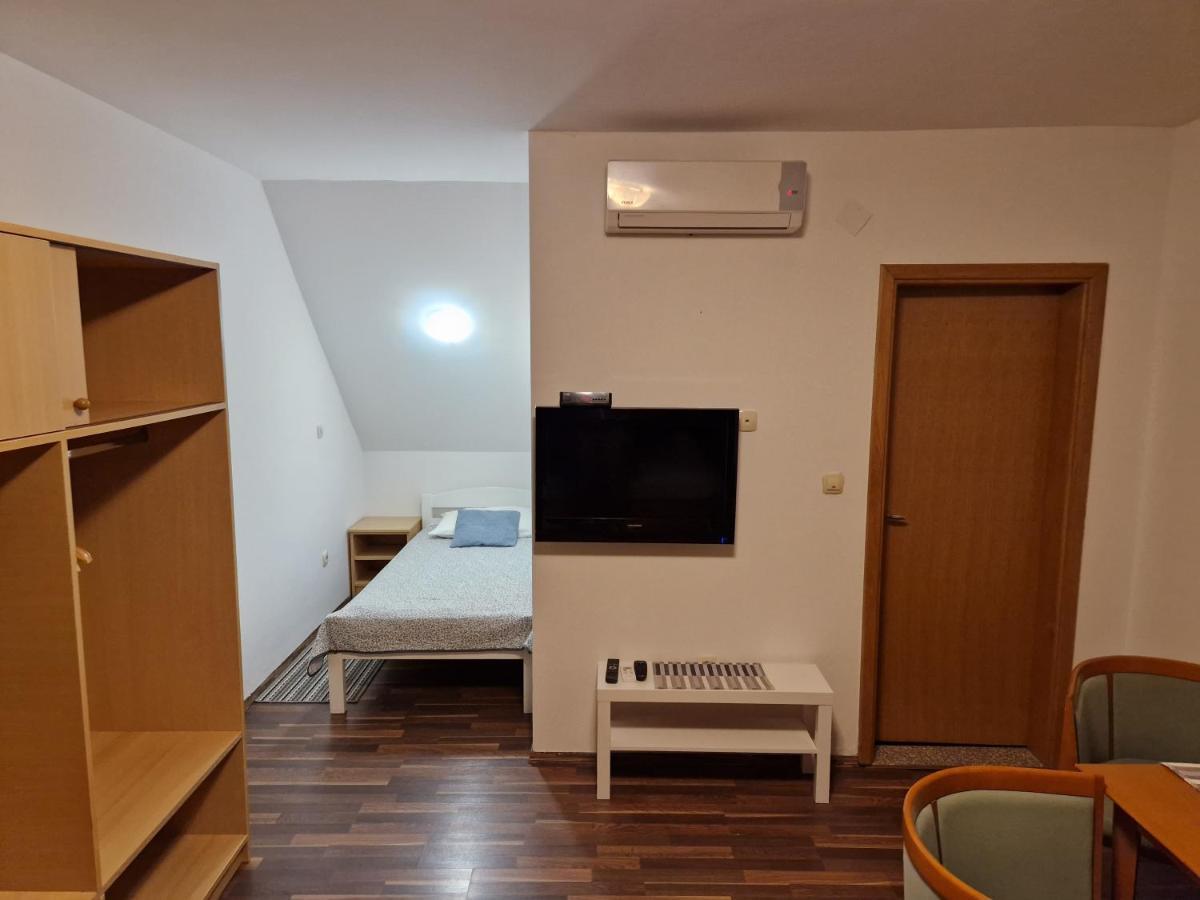 Guest House Wolf II Plitvicka Jezera Exterior foto