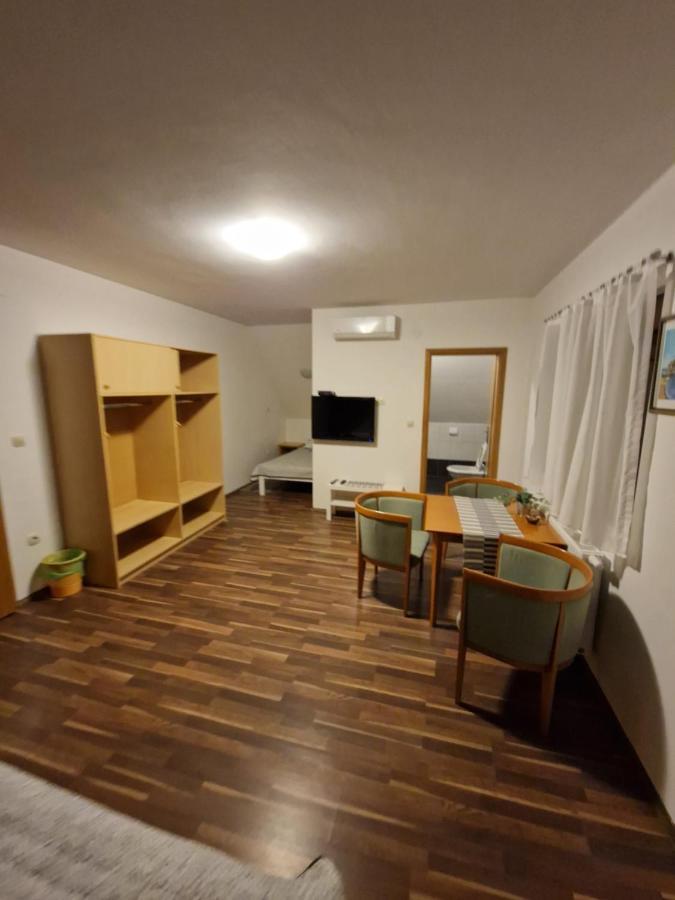 Guest House Wolf II Plitvicka Jezera Exterior foto