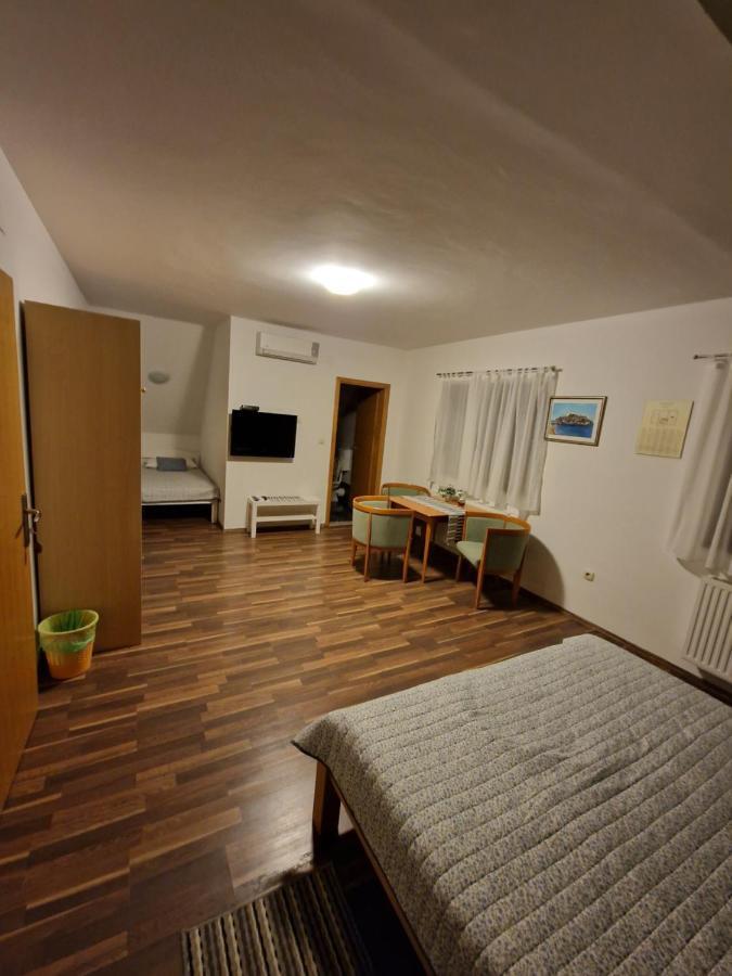 Guest House Wolf II Plitvicka Jezera Exterior foto