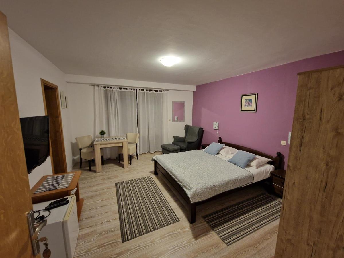 Guest House Wolf II Plitvicka Jezera Exterior foto